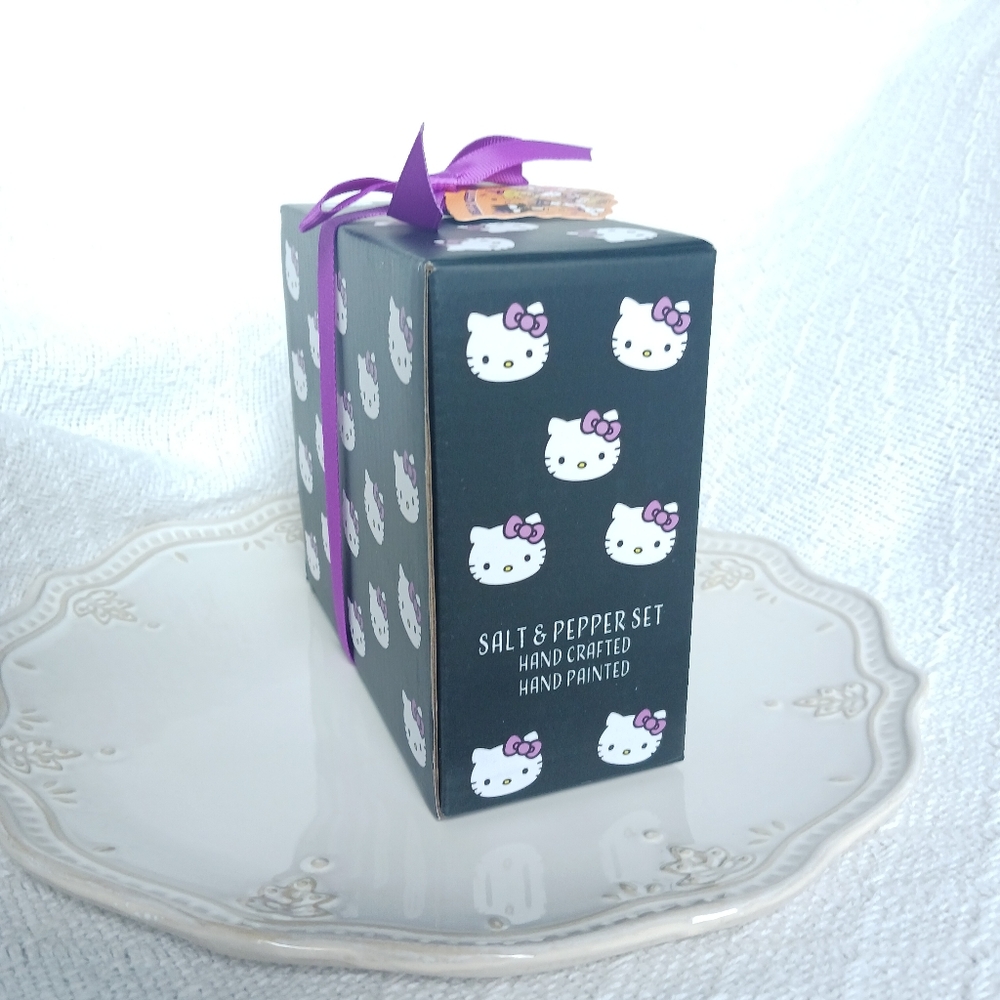 Blue Sky Hello Kitty by Sanrio Halloween Salt and Pepper Shaker Set - Picture 4 of 10